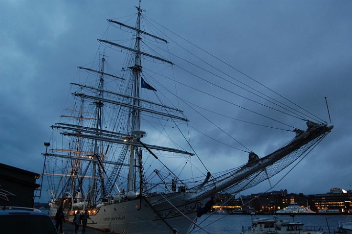 Porto di Oslo.JPG - AI PIEDI DELLA RUPE